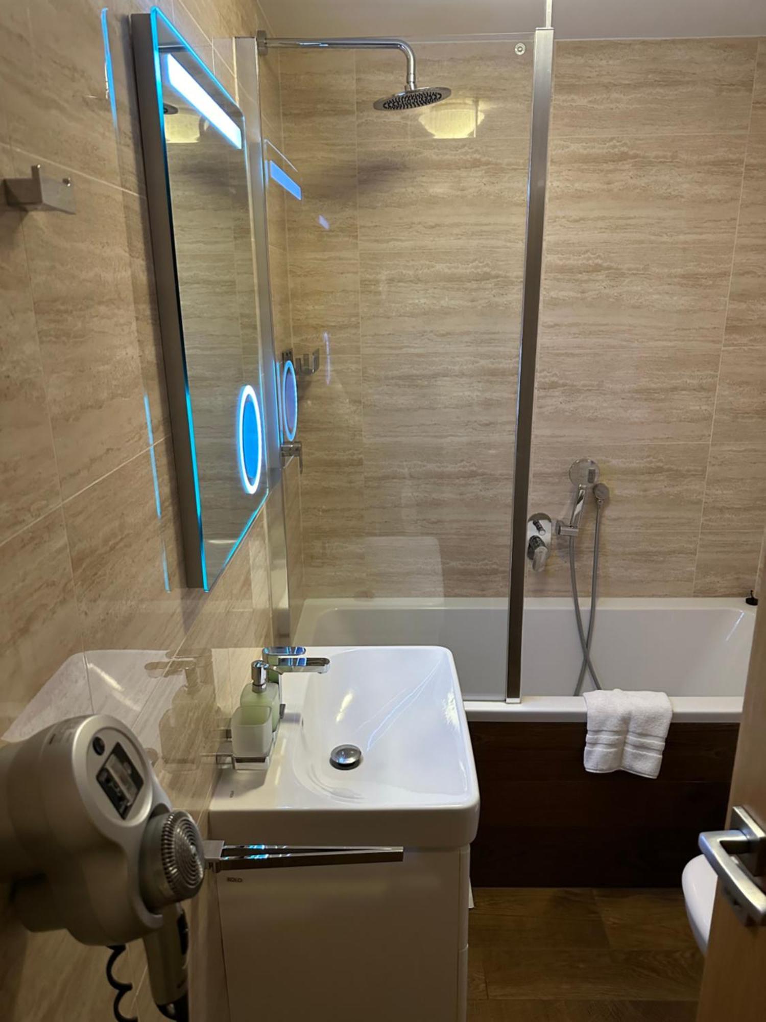 Resident Katrin Wellness Grotta Free * Harrachov
